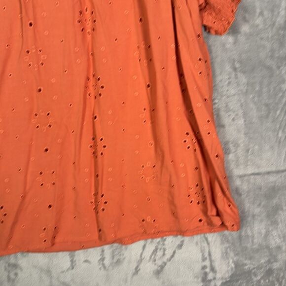 NWT New Torrid Coral Eyelet Crew Neck Cutout Open Back Blouse Top Size 2 - Picture 4 of 9